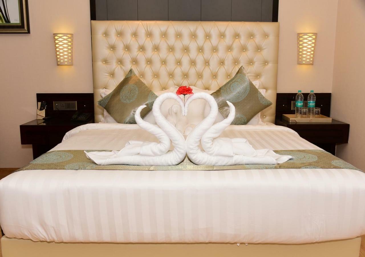 Om Clarks Inn Raebareli Экстерьер фото