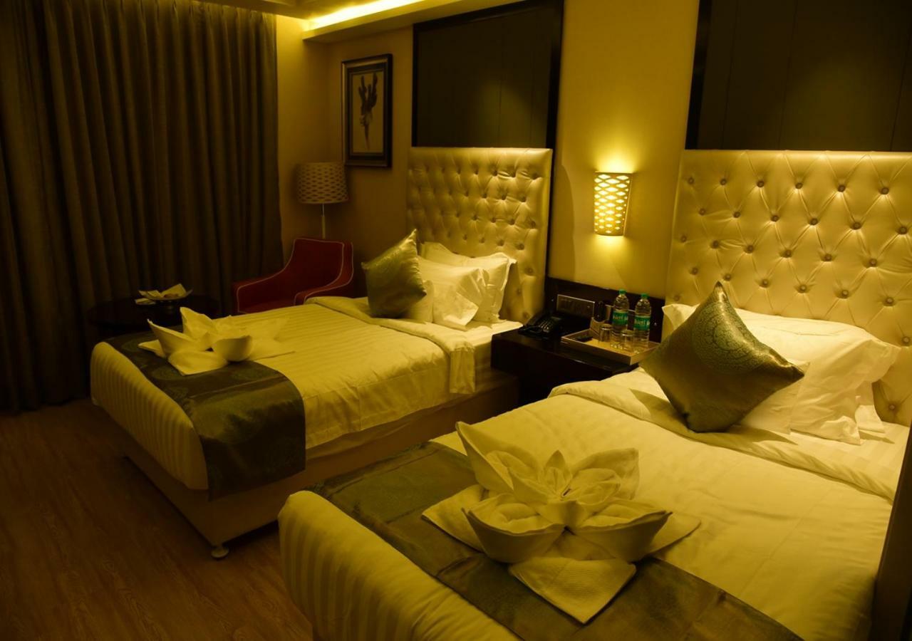 Om Clarks Inn Raebareli Экстерьер фото