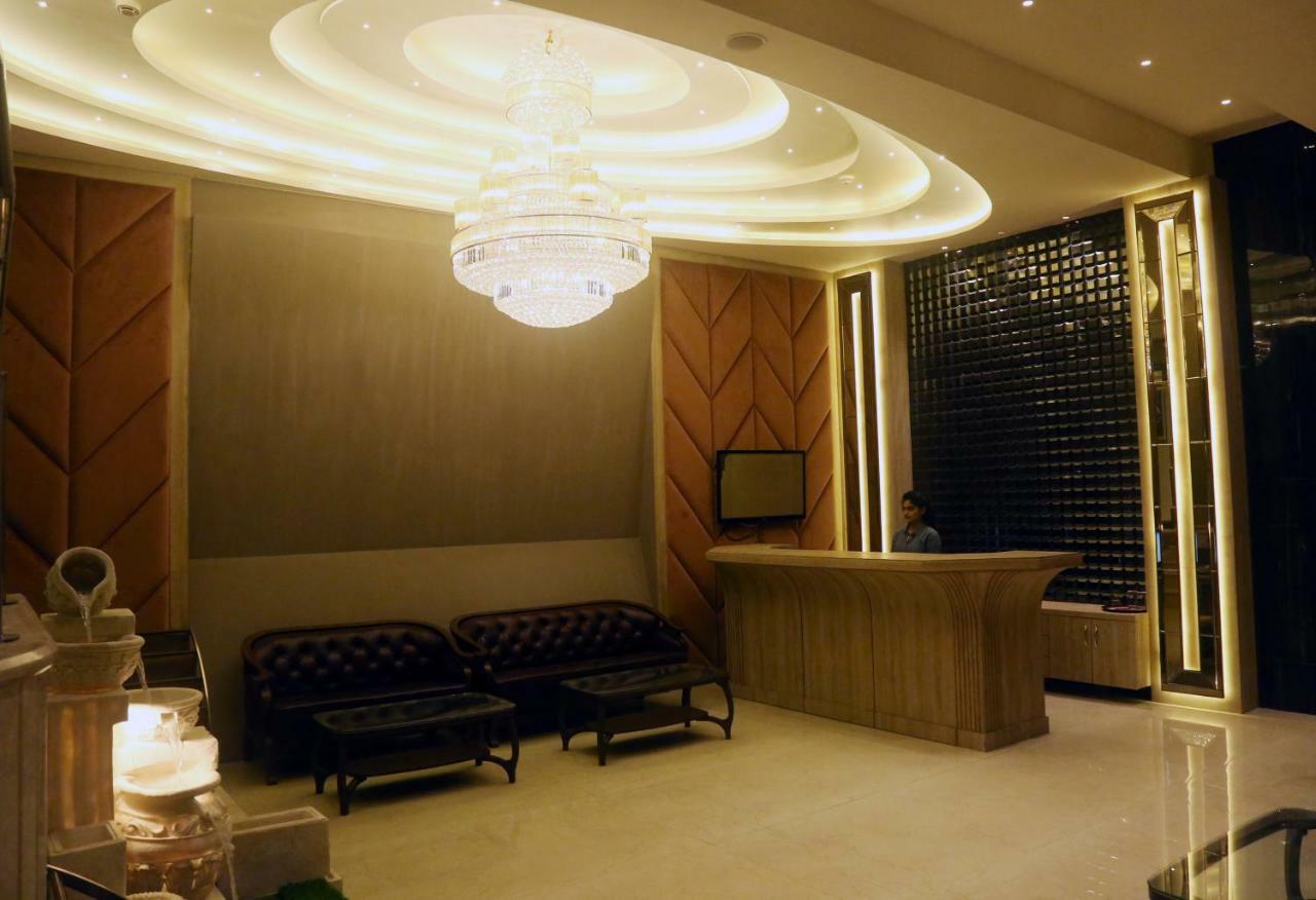 Om Clarks Inn Raebareli Экстерьер фото