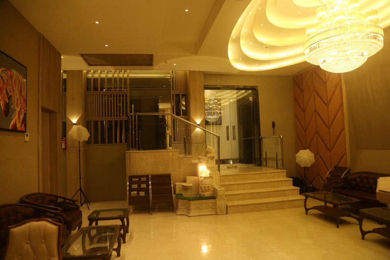 Om Clarks Inn Raebareli Экстерьер фото