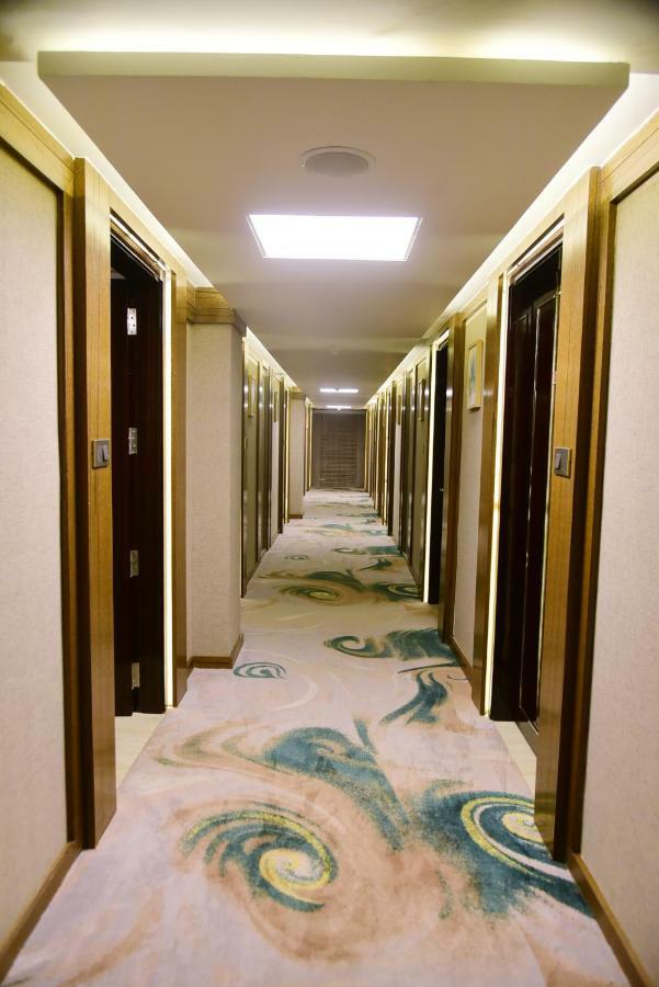 Om Clarks Inn Raebareli Экстерьер фото