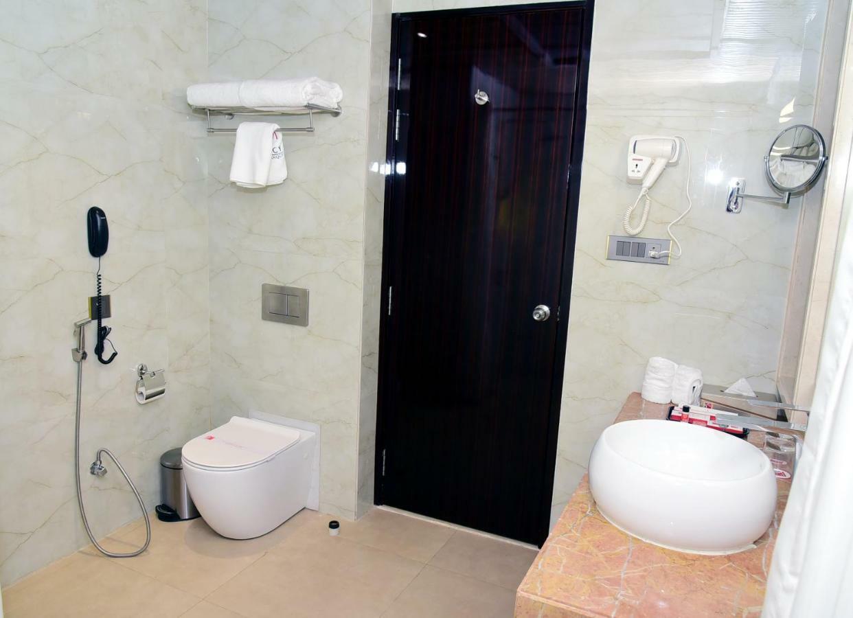 Om Clarks Inn Raebareli Экстерьер фото